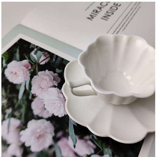 100ml european luxurious ceramic petal office coffee cup and saucer set milk tea mugs birthday couples gifts friends bbyffe
100ml european luxurious ceramic petal office coffee cup and saucer set milk tea mugs birthday couples gifts friends bbyffe