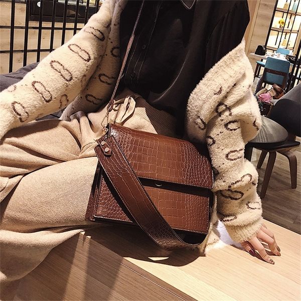 fashion crocodile women shouder bags designer brand wide strap handbags luxury pu leather crossbody bag small flap female purses
fashion crocodile women shouder bags designer brand wide strap handbags luxury pu leather crossbody bag small flap female purses