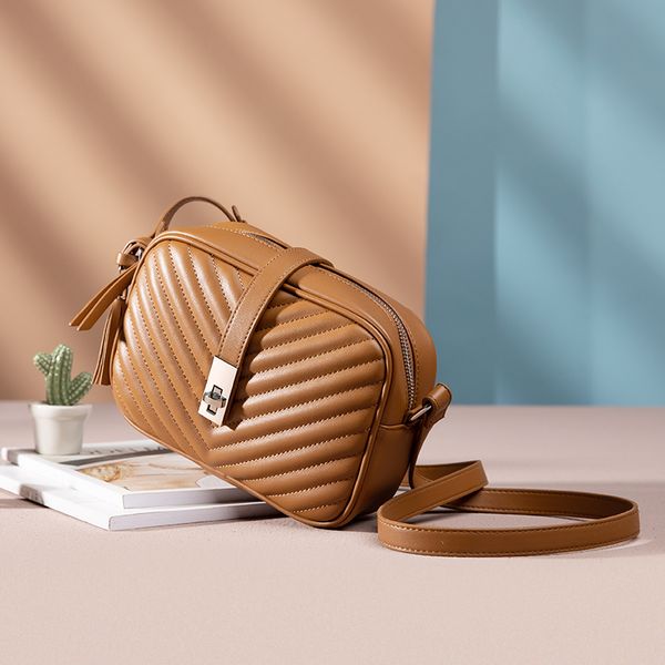 realer women bag shoulder bags flap crossbody bags female small square bag for women 2020 striped pu leather with tassel
realer women bag shoulder bags flap crossbody bags female small square bag for women 2020 striped pu leather with tassel