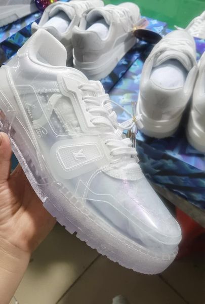 высочайшее качество 5-12 реальные кожаные кроссовки мужские туфли женщины chaussures дизайнерские спортивные мокасины бегут мартин платформа 
высочайшее качество 5-12 реальные кожаные кроссовки мужские туфли женщины chaussures дизайнерские спортивные мокасины бегут мартин платформа