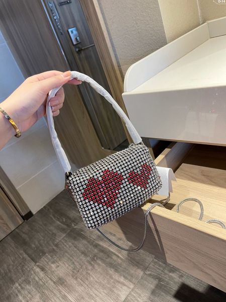 2021 new women's fashion luxury drill bag hand messenger bag delivery chain size 18*7*10cm, Black;red
2021 new women's fashion luxury drill bag hand messenger bag delivery chain size 18*7*10cm, Black;red