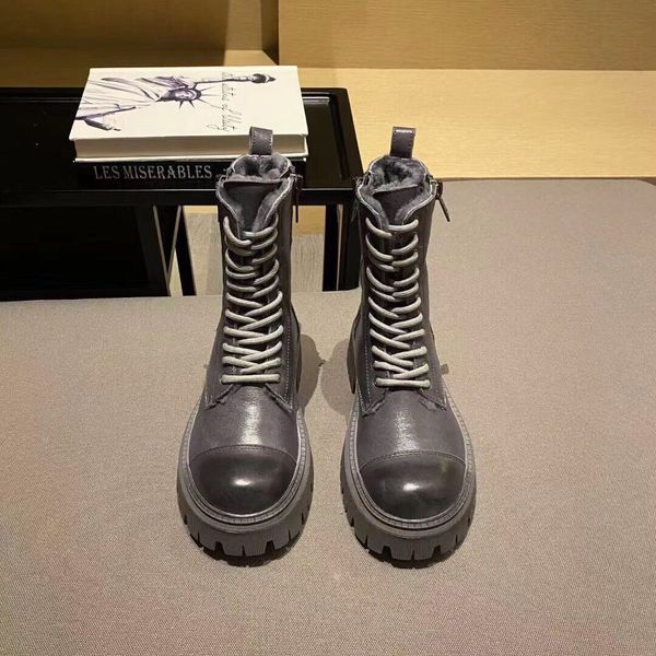 new soft leather women's short boots in autumn and winter 2020, with wool lining, super comfortable upper foot, and excellent leg beaut, Black
new soft leather women's short boots in autumn and winter 2020, with wool lining, super comfortable upper foot, and excellent leg beaut, Black