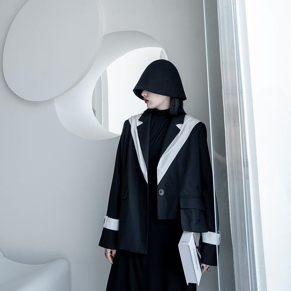 womens blazer 2021 original personality bachelor small suit high street design irregular contrasting color casual jacket female, White;black
womens blazer 2021 original personality bachelor small suit high street design irregular contrasting color casual jacket female, White;black