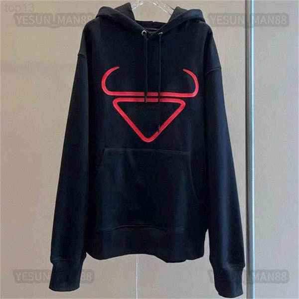 prad designer luxury classic hoodie spring autumn sweater mens and womens letter triangular cow head print coat pure cotton hooded, Black
prad designer luxury classic hoodie spring autumn sweater mens and womens letter triangular cow head print coat pure cotton hooded, Black