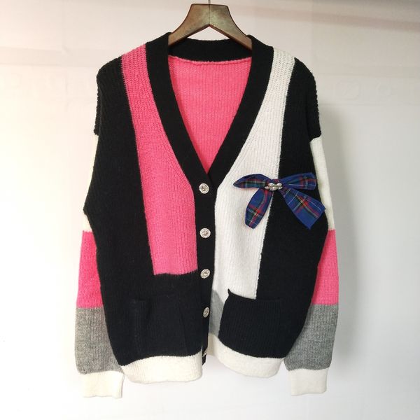 1109 2020 autumn brand same style long sleeve red blue v neck kint sweater women clothes qixuann, White;black
1109 2020 autumn brand same style long sleeve red blue v neck kint sweater women clothes qixuann, White;black