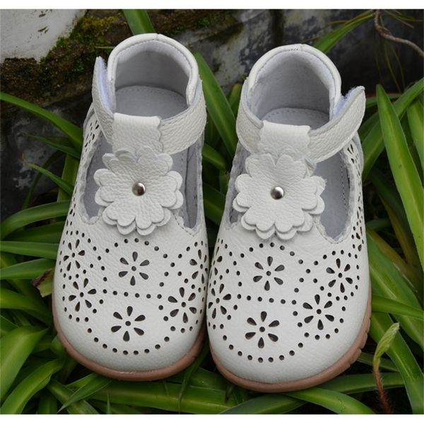 girls genuine leather t-strap white navy baby beautiful christening wedding shoes for kids half sandal sandqbaby new y201028
girls genuine leather t-strap white navy baby beautiful christening wedding shoes for kids half sandal sandqbaby new y201028