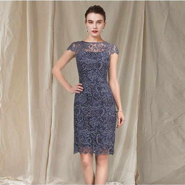 sheath / column mother of the bride dress elegant jewel neck knee length lace cap sleeve with appliques 2022 90vn#, White;black
sheath / column mother of the bride dress elegant jewel neck knee length lace cap sleeve with appliques 2022 90vn#, White;black