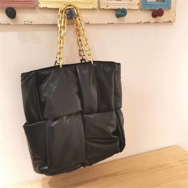 fashion thick chains leather woven women shoulder bags designer down cotton handbgas luxury pu space cotton large capacity totes
fashion thick chains leather woven women shoulder bags designer down cotton handbgas luxury pu space cotton large capacity totes