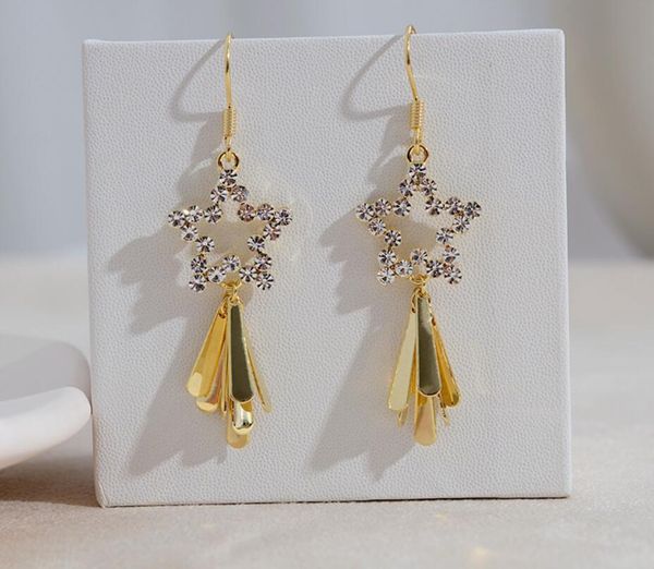 2020 winter lovely sparkling rhinestone shape metal tassel earrings are available in two colors 487, Golden;silver 
2020 winter lovely sparkling rhinestone shape metal tassel earrings are available in two colors 487, Golden;silver