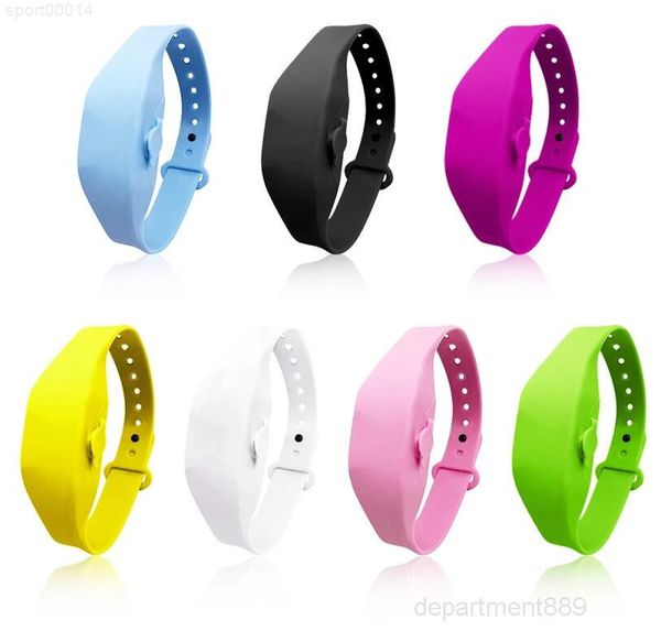 a-refillable silicone wristbands hand sanitizer bracelet wearable sanitizering dispenser travel squeeze bottle gwb2438
a-refillable silicone wristbands hand sanitizer bracelet wearable sanitizering dispenser travel squeeze bottle gwb2438