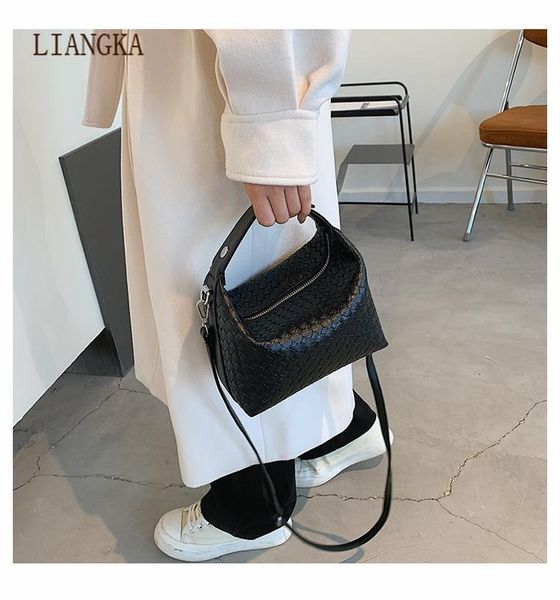 cross body fashion small pu leather bags for women 2021 winter shoulder handbags and purses female trend crossbody bag
cross body fashion small pu leather bags for women 2021 winter shoulder handbags and purses female trend crossbody bag