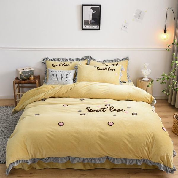 bedding sets double-sided magic velvet embroidered heart pattern futet love alphabet quilt cover bed sheet 4piece suit crystal bedding1
bedding sets double-sided magic velvet embroidered heart pattern futet love alphabet quilt cover bed sheet 4piece suit crystal bedding1