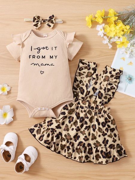 baby slogan embroidery ruffle trim bodysuit & leopard print overall dress with headband she, White
baby slogan embroidery ruffle trim bodysuit & leopard print overall dress with headband she, White