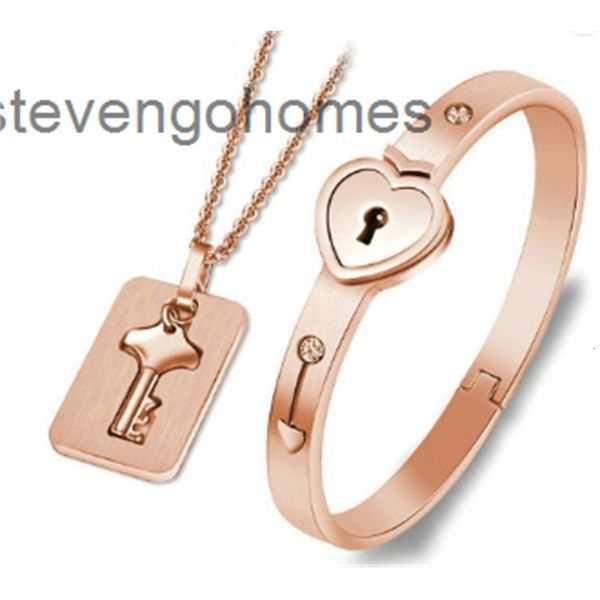 jewelry lovers concentric lock key titanium soars to the sky stainless steel bracelet, Silver
jewelry lovers concentric lock key titanium soars to the sky stainless steel bracelet, Silver