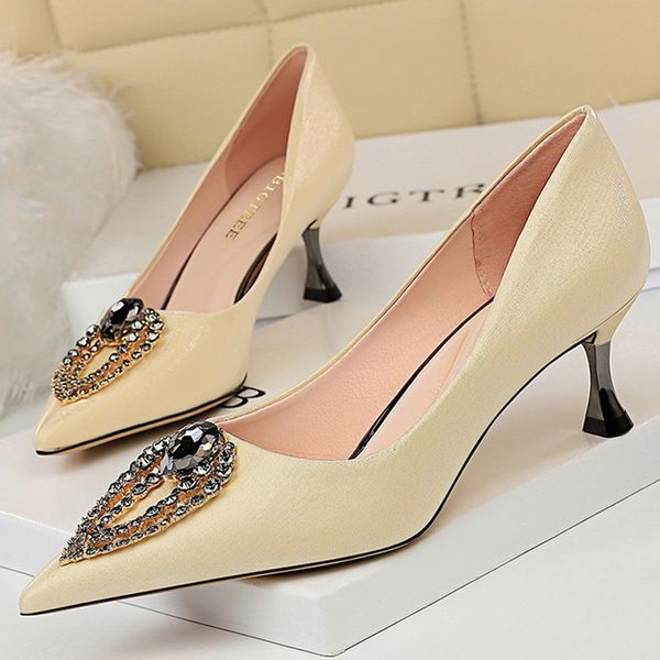 2021 new woman six inches high-heeled crystal bombs pointed to the luxury lady heels scarpins black champagne office dress party shoes xbwo
2021 new woman six inches high-heeled crystal bombs pointed to the luxury lady heels scarpins black champagne office dress party shoes xbwo