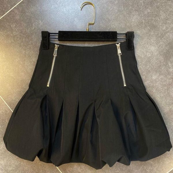 2021 new summer fashion tide casual solid patchwork white black zipper high waist loose short skirt women sb804
2021 new summer fashion tide casual solid patchwork white black zipper high waist loose short skirt women sb804