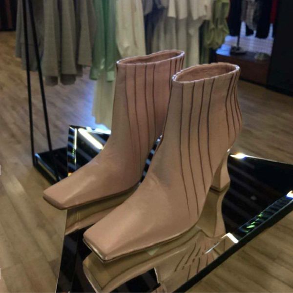 2020 lambskin shoes female fall and winter plied leather-filled fashion stiletto women's boots 33-40 hb99, Black
2020 lambskin shoes female fall and winter plied leather-filled fashion stiletto women's boots 33-40 hb99, Black