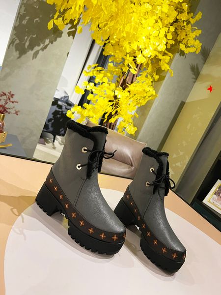 luxury designer nylon laced booties women ankle boots brushed leather winter outdoor fashion biker boot australia sneakers size 35-40 -m075, Black
luxury designer nylon laced booties women ankle boots brushed leather winter outdoor fashion biker boot australia sneakers size 35-40 -m075, Black