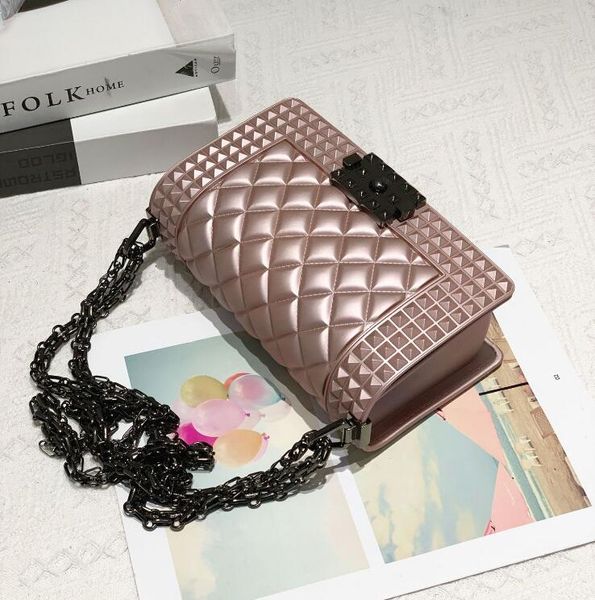 factory independent brand female bag summer new style tungsten gold lock female jelly bag classic small fragrant wind matte fashion chainbag
factory independent brand female bag summer new style tungsten gold lock female jelly bag classic small fragrant wind matte fashion chainbag