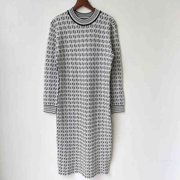 2022 factory wholesale new autumn round neck long sleeve dotted letter jacquard knitted dress for women, Black;gray
2022 factory wholesale new autumn round neck long sleeve dotted letter jacquard knitted dress for women, Black;gray