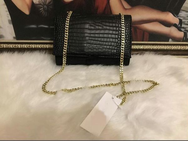women shoulder handbag summer new clutch bag street trend embossed leather crossbody bag fashion leather long wallet ew-tr0
women shoulder handbag summer new clutch bag street trend embossed leather crossbody bag fashion leather long wallet ew-tr0