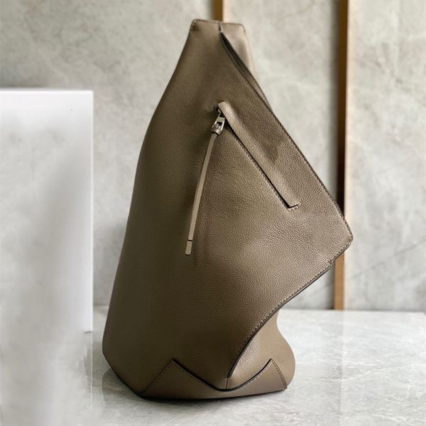 the arrival of the latest fashion bags use soft grain calfskin feel great 36100 single back chest pack a variety of back method graceful bag
the arrival of the latest fashion bags use soft grain calfskin feel great 36100 single back chest pack a variety of back method graceful bag
