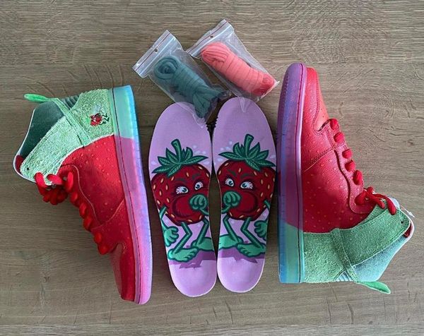 2021 released sb dunk high strawberry cough university red spinach green-magic ember men women skateboard shoes sports sneakers with box
2021 released sb dunk high strawberry cough university red spinach green-magic ember men women skateboard shoes sports sneakers with box