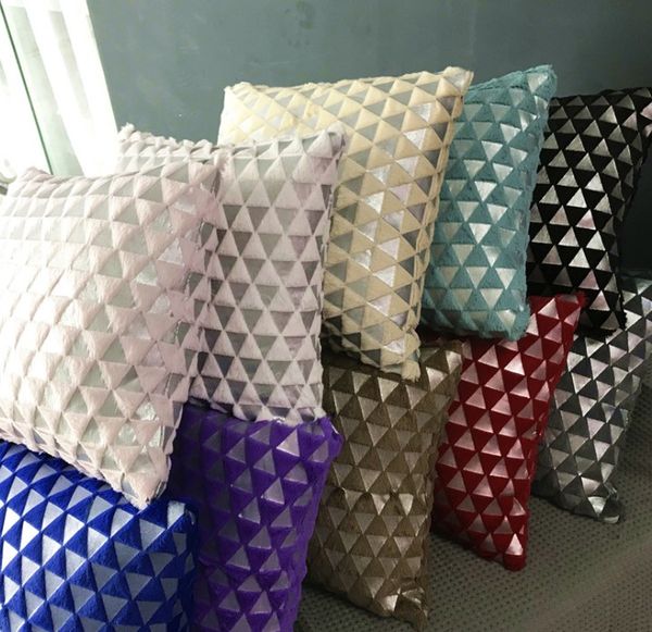 plush cushion cover imitation rabbit hair solid color triangle pattern gilt pillow cover european style pillow case 43*43cm
plush cushion cover imitation rabbit hair solid color triangle pattern gilt pillow cover european style pillow case 43*43cm