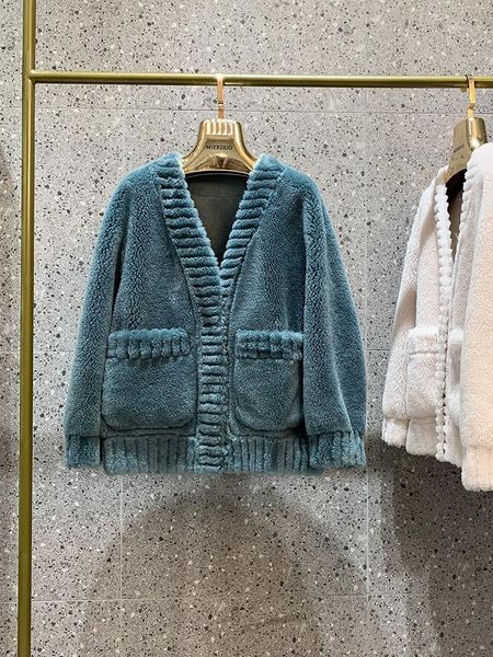 sheep shearing fashion coat soft korean sweet jackets for women 2020 warm wool fur jacket women coats casaco zjt4251, Black
sheep shearing fashion coat soft korean sweet jackets for women 2020 warm wool fur jacket women coats casaco zjt4251, Black