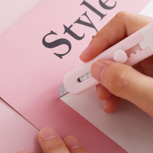 Kawaii Mini Cat Paw Art Utility Knife Express Box Knife Paper Cutter Craft Wrapping Refillable Blade School&Office Stationery
Kawaii Mini Cat Paw Art Utility Knife Express Box Knife Paper Cutter Craft Wrapping Refillable Blade School&Office Stationery