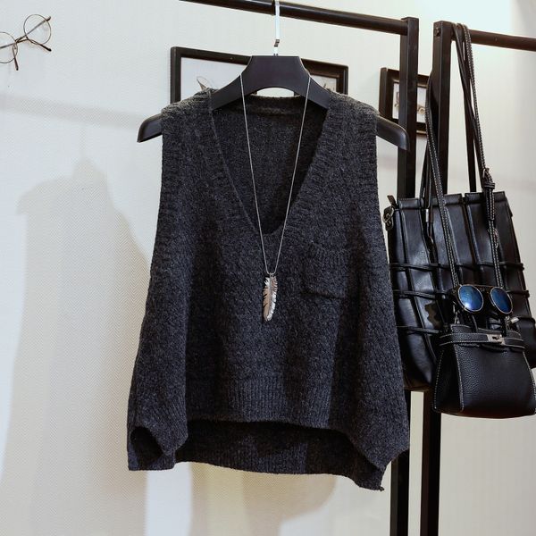2020 large suspend single jacket piece of female knitted wool vest short fall sweater, White;black
2020 large suspend single jacket piece of female knitted wool vest short fall sweater, White;black