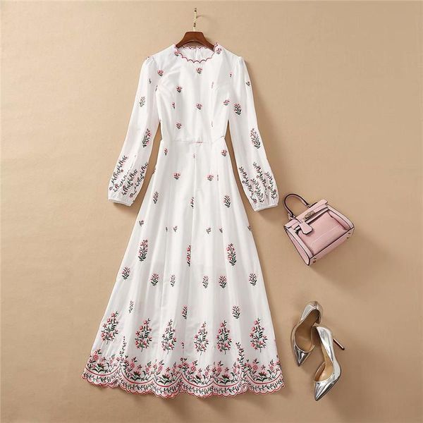 2021 spring lady elegant floral embroidery long dress runway designer woman clothes holiday robe femme white party vestidos, Black;gray
2021 spring lady elegant floral embroidery long dress runway designer woman clothes holiday robe femme white party vestidos, Black;gray