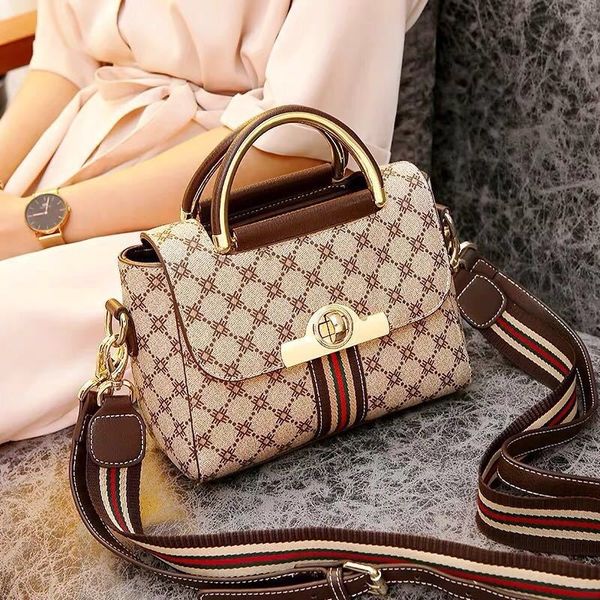 esqn 28cm chain handbag luxury retro brown leather super-capacity shoulder messenger bag fashion designer lady shoulder bag lady snake, Blue;pink
esqn 28cm chain handbag luxury retro brown leather super-capacity shoulder messenger bag fashion designer lady shoulder bag lady snake, Blue;pink