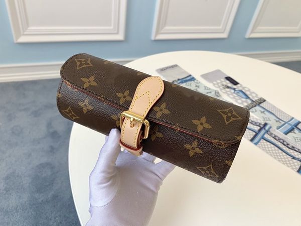 2020 new brand soft leather lady pillow bag pencil case fashionable and comfortable trend
2020 new brand soft leather lady pillow bag pencil case fashionable and comfortable trend