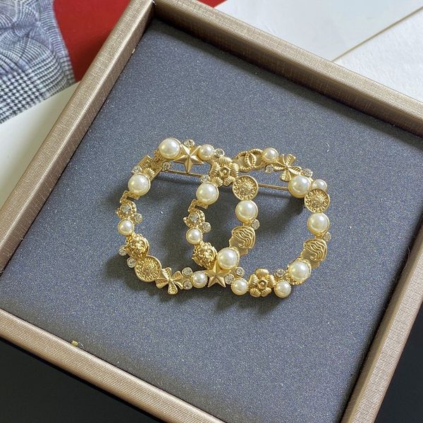small fragrance personality exquisite pearl brooch star with the same paragraph letters diamond all-match ladies brooch, Gray
small fragrance personality exquisite pearl brooch star with the same paragraph letters diamond all-match ladies brooch, Gray