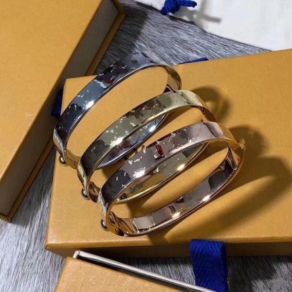 gold silver rose v 4 four leaf flower printed bangle 18k rose gold bangle stainless steel bracelets for women jewelry wholesale, Black
gold silver rose v 4 four leaf flower printed bangle 18k rose gold bangle stainless steel bracelets for women jewelry wholesale, Black