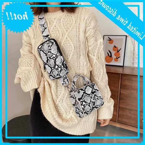 texture 2020 new fashion python single women's wide shoulder belt commuter bag
texture 2020 new fashion python single women's wide shoulder belt commuter bag