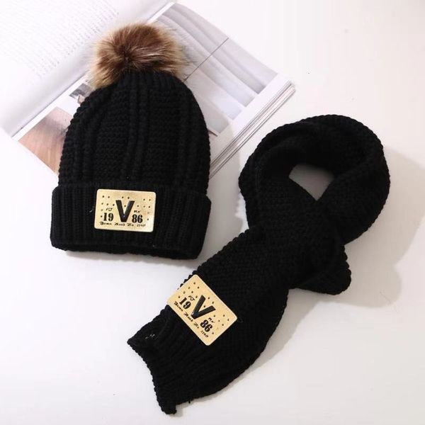 v-label wool hat scarf children's two piece suit plush baby autumn and winter fashion boy korean version, Red;brown
v-label wool hat scarf children's two piece suit plush baby autumn and winter fashion boy korean version, Red;brown