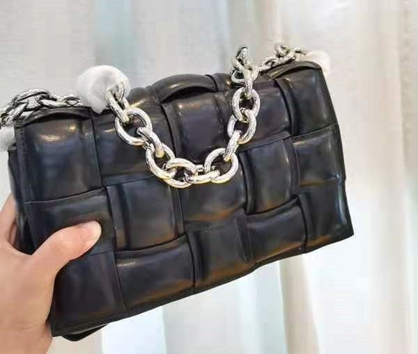 ladies new big clutch women crossbody bag with metal chain strap padded cassette handbag ing, Black;red
ladies new big clutch women crossbody bag with metal chain strap padded cassette handbag ing, Black;red