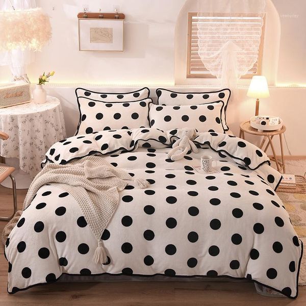 winter bedding set milk velvet classica black and wihte flannel duvet cover bedlinen flat/fitted sheet bedclothes home textile1
winter bedding set milk velvet classica black and wihte flannel duvet cover bedlinen flat/fitted sheet bedclothes home textile1