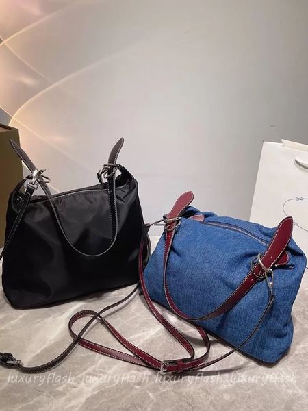 fashion designer ladies messenger bag luxury all-match casual portable couples shoulder bags large capacity men's crossbody2022
fashion designer ladies messenger bag luxury all-match casual portable couples shoulder bags large capacity men's crossbody2022
