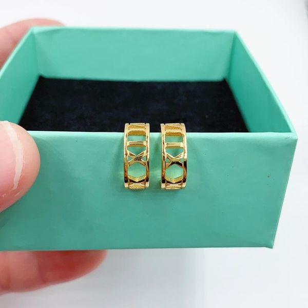 ladies jewelry 925 sterling silver earring classics cutout roman numerals original brand fashion silverware valentine gift, Golden;silver
ladies jewelry 925 sterling silver earring classics cutout roman numerals original brand fashion silverware valentine gift, Golden;silver