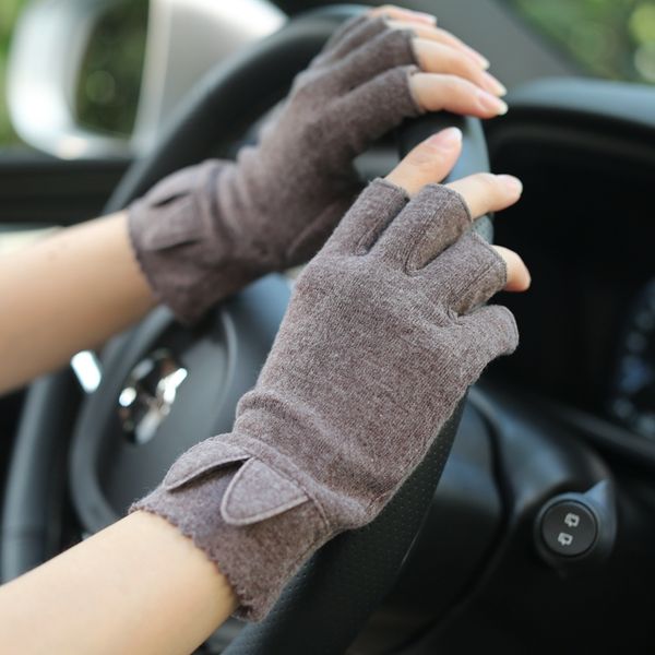 spring and autumn women's driving thin open leakage half finger sunscreen gloves cotton lovely winter students write warm
spring and autumn women's driving thin open leakage half finger sunscreen gloves cotton lovely winter students write warm