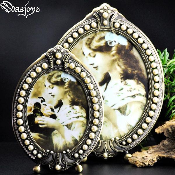 frames vintage luxury crown pearl picture po frame oval shape creative home decoration european crafts valentine's day gift for girl
frames vintage luxury crown pearl picture po frame oval shape creative home decoration european crafts valentine's day gift for girl