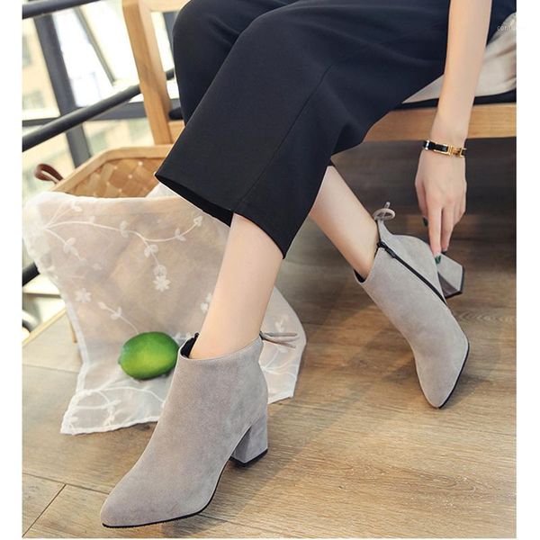 2020 autumn fashion women boots zip casual flock boots pointed toe high square heel warm women ankle size 35 451, Black
2020 autumn fashion women boots zip casual flock boots pointed toe high square heel warm women ankle size 35 451, Black