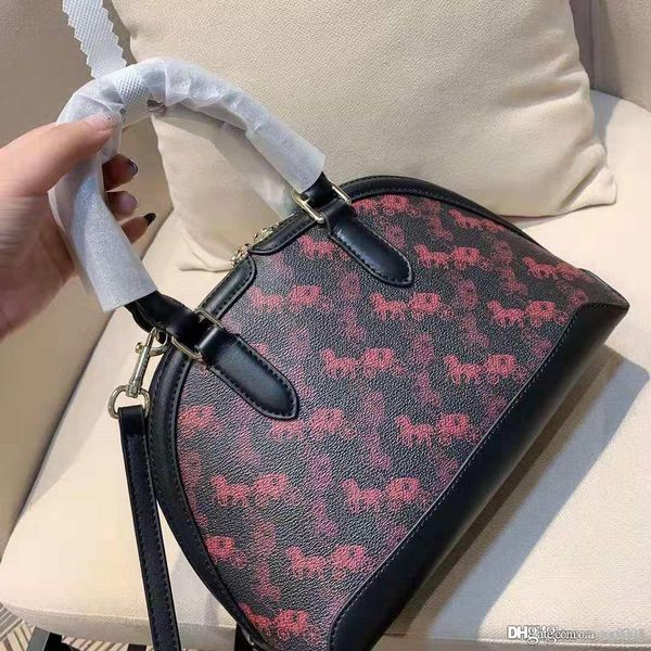 new model 2020 luxury classic shell bag palm print fabric designer shoulder bags women crossbody purse shopping tote
new model 2020 luxury classic shell bag palm print fabric designer shoulder bags women crossbody purse shopping tote