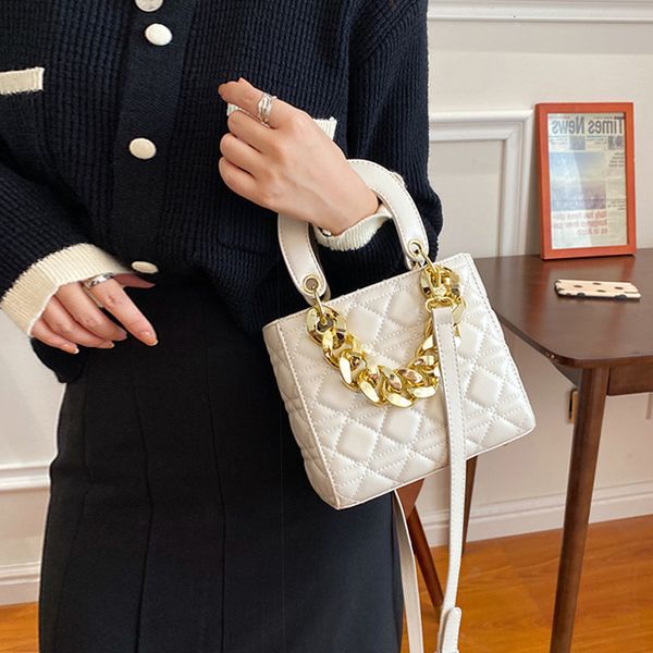 small bag 2022 new women's versatile messenger high sense fashion portable princess diana
small bag 2022 new women's versatile messenger high sense fashion portable princess diana