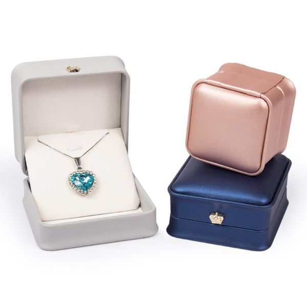 jewelry pouches, bags square high-end pu leather ring pendant bracelet box golden round corner crown decoration 4 colors available, Pink;blue
jewelry pouches, bags square high-end pu leather ring pendant bracelet box golden round corner crown decoration 4 colors available, Pink;blue
