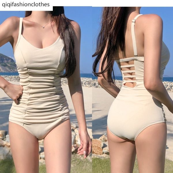 korean version temperament beibai pleated to cover the belly and show thin spring triangle one-piece swimsuit woman, White;black
korean version temperament beibai pleated to cover the belly and show thin spring triangle one-piece swimsuit woman, White;black
