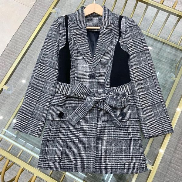 2020 new ladies high-quality fashion long-sleeved lapel fake two-piece waist plaid autumn and winter woolen blazer 1204, White;black
2020 new ladies high-quality fashion long-sleeved lapel fake two-piece waist plaid autumn and winter woolen blazer 1204, White;black